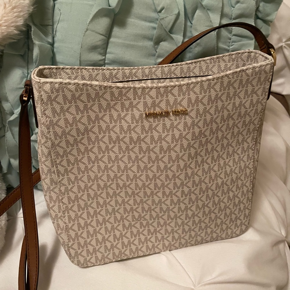 Michael Kors white messenger bag